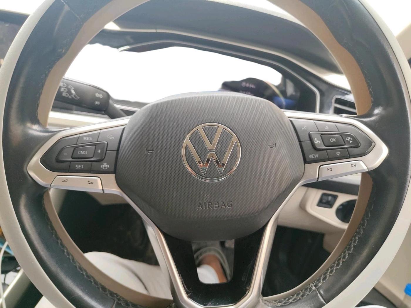 2023 Volkswagen VIRTUS TOPLINE TSI 1.0 MT, Petrol, Manual, 49,202 km, interior