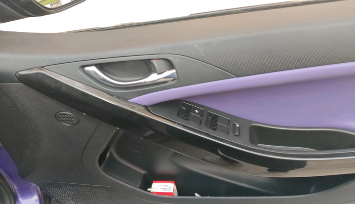 2023 Tata NEXON FEARLESS PURPLE + SUNROOF DUAL TONE 1.2 PETROL, Petrol, Manual, 30,192 km, interior