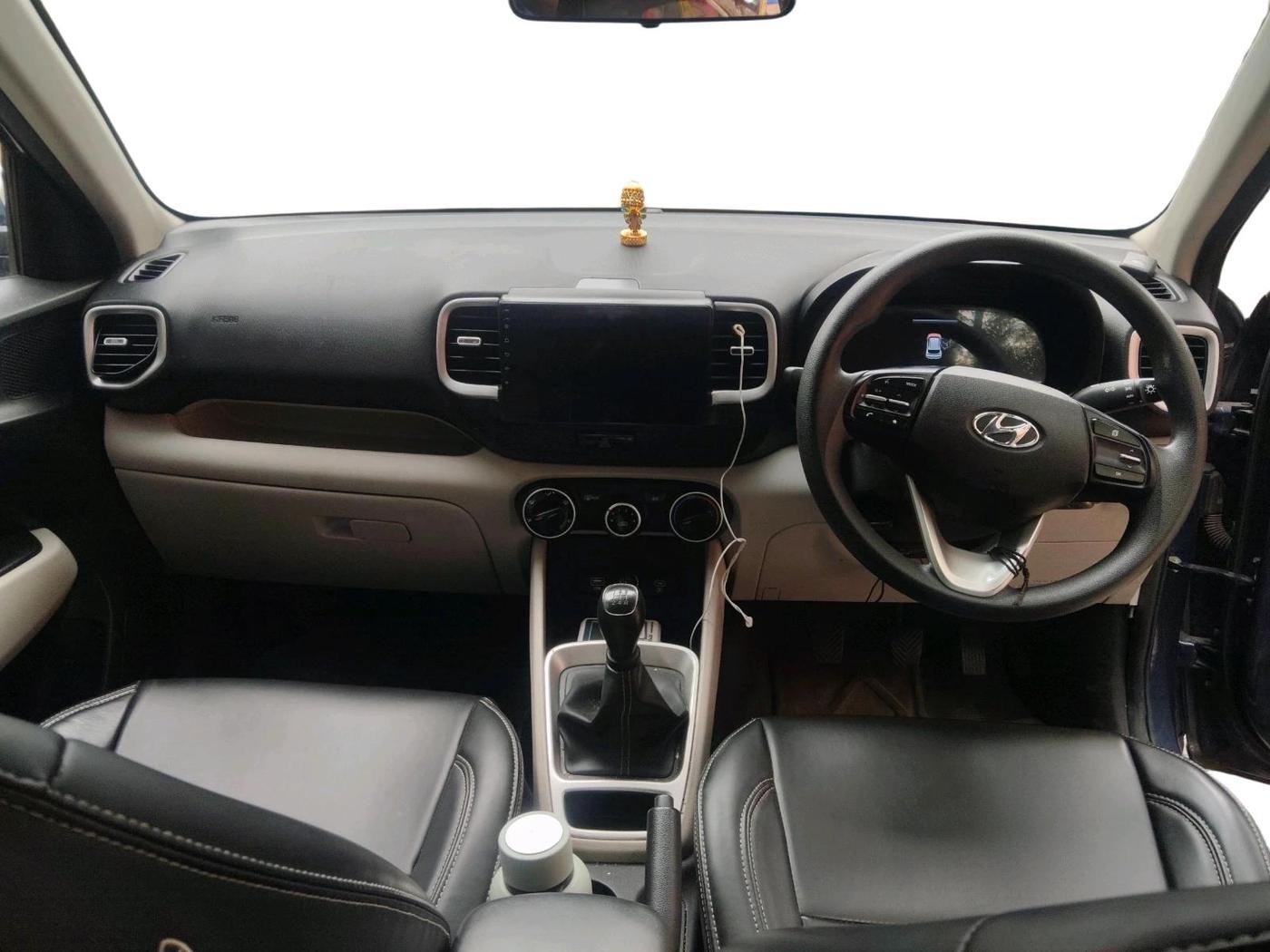 2023 Hyundai VENUE S 1.2, Petrol, Manual, 39,104 km, interior