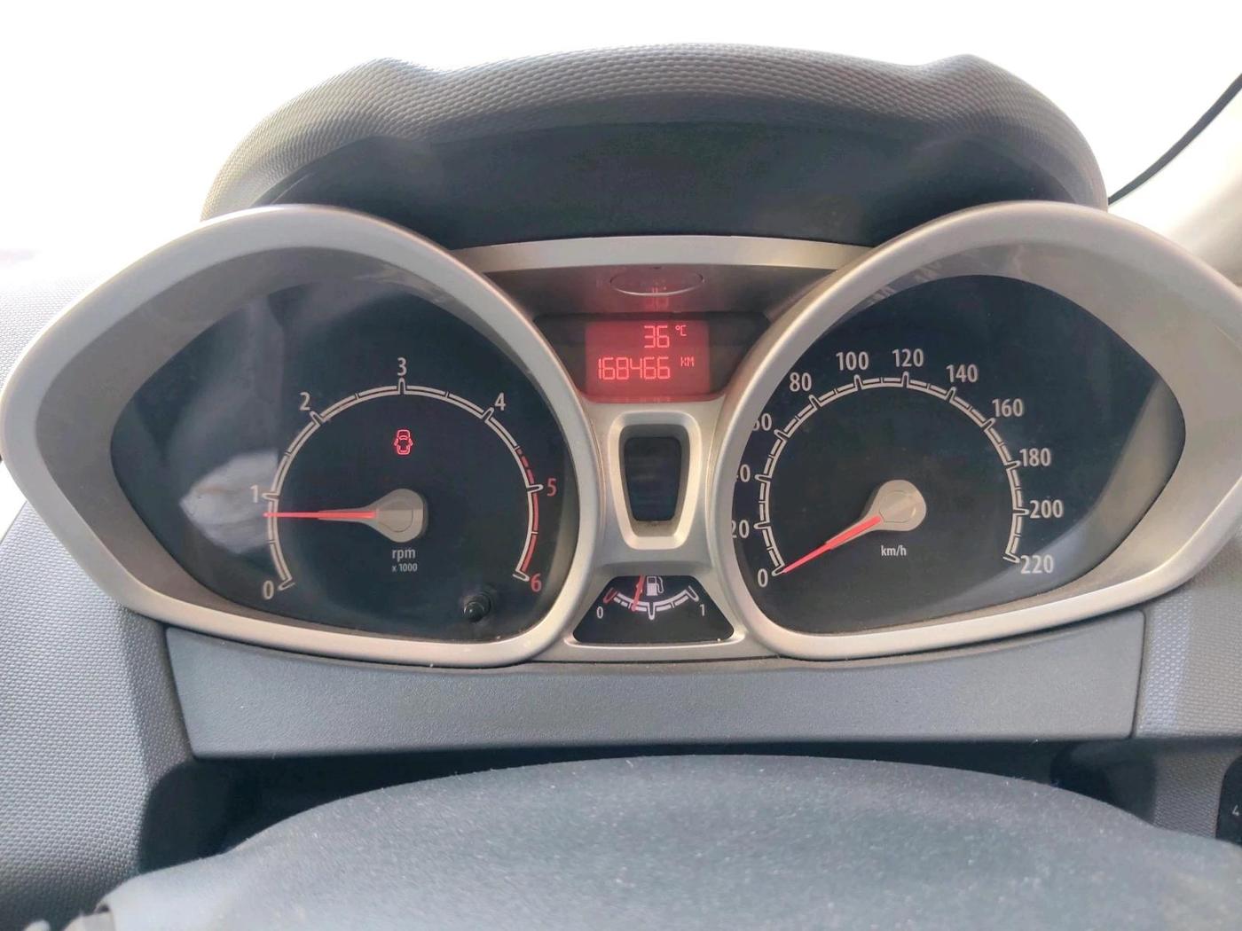 2011 Ford Fiesta TITANIUM DIESEL, Diesel, Manual, 1,68,466 km, interior