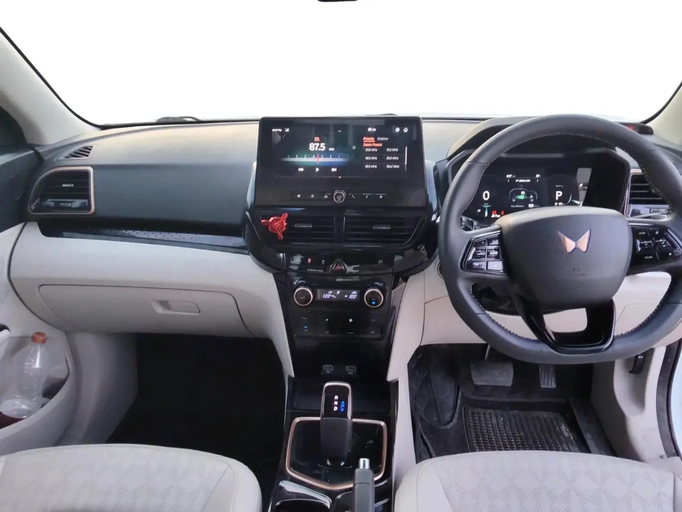 2025 Mahindra XUV400 EL Pro 39.4 KWH, Electric, Automatic, 3,448 km, interior