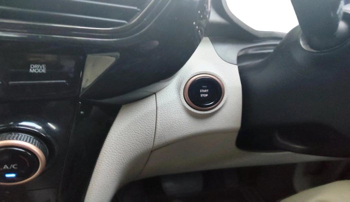 2025 Mahindra XUV400 EL Pro 39.4 KWH, Electric, Automatic, 3,448 km, interior