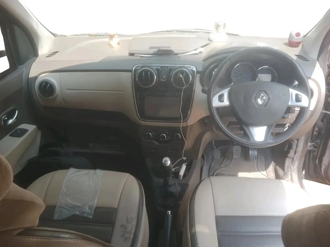 2015 Renault Lodgy 85 PS RXZ, Diesel, Manual, 16,30,000 km, interior