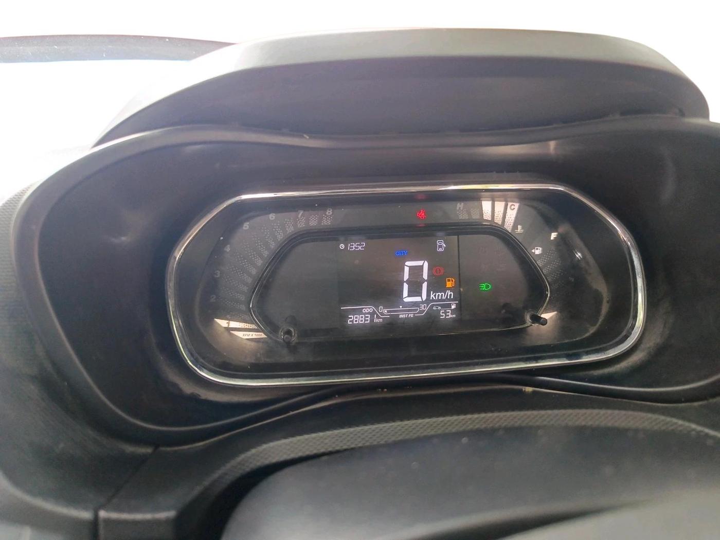 2022 Tata NEXON XM SUNROOF PETROL, Petrol, Manual, 28,831 km, interior