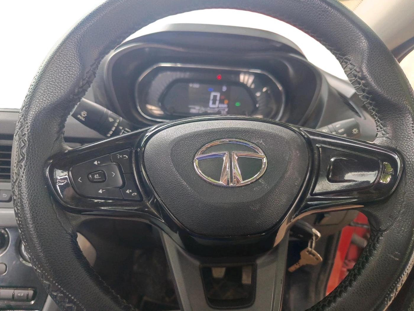 2022 Tata NEXON XM SUNROOF PETROL, Petrol, Manual, 28,831 km, interior