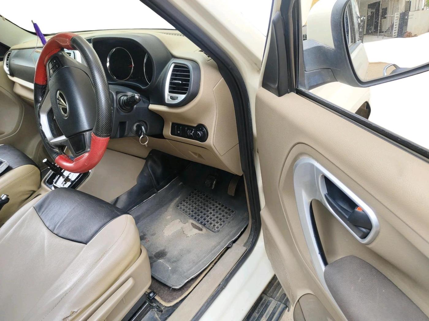 2016 Mahindra TUV300 T8 AMT, Diesel, Automatic, 1,50,292 km, interior