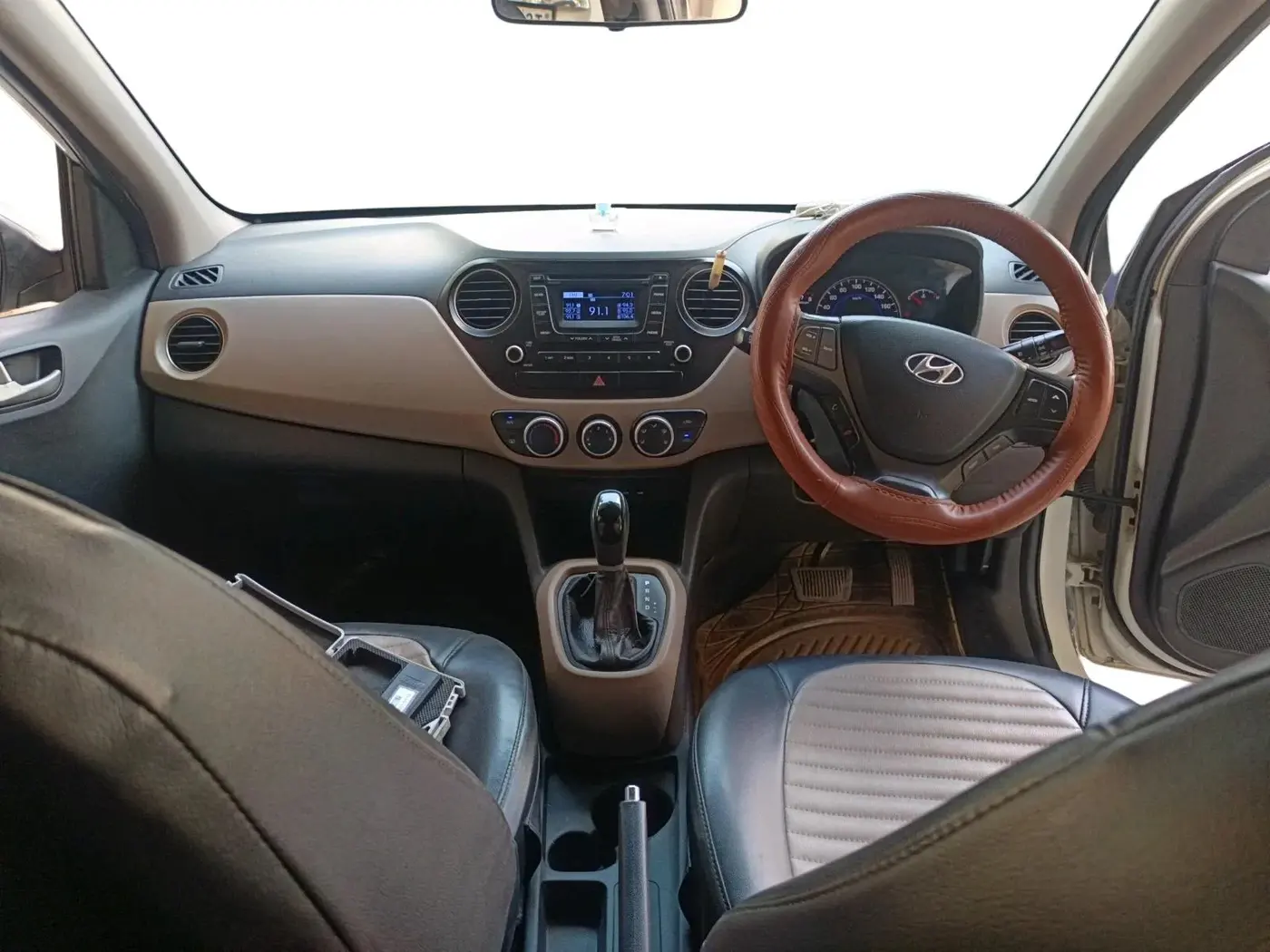 2014 Hyundai Grand i10 ASTA AT 1.2 KAPPA VTVT, Petrol, Automatic, 60,858 km, interior