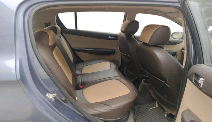 2013 Hyundai i20 MAGNA 1.2, Petrol, Manual, 1,00,006 km, interior