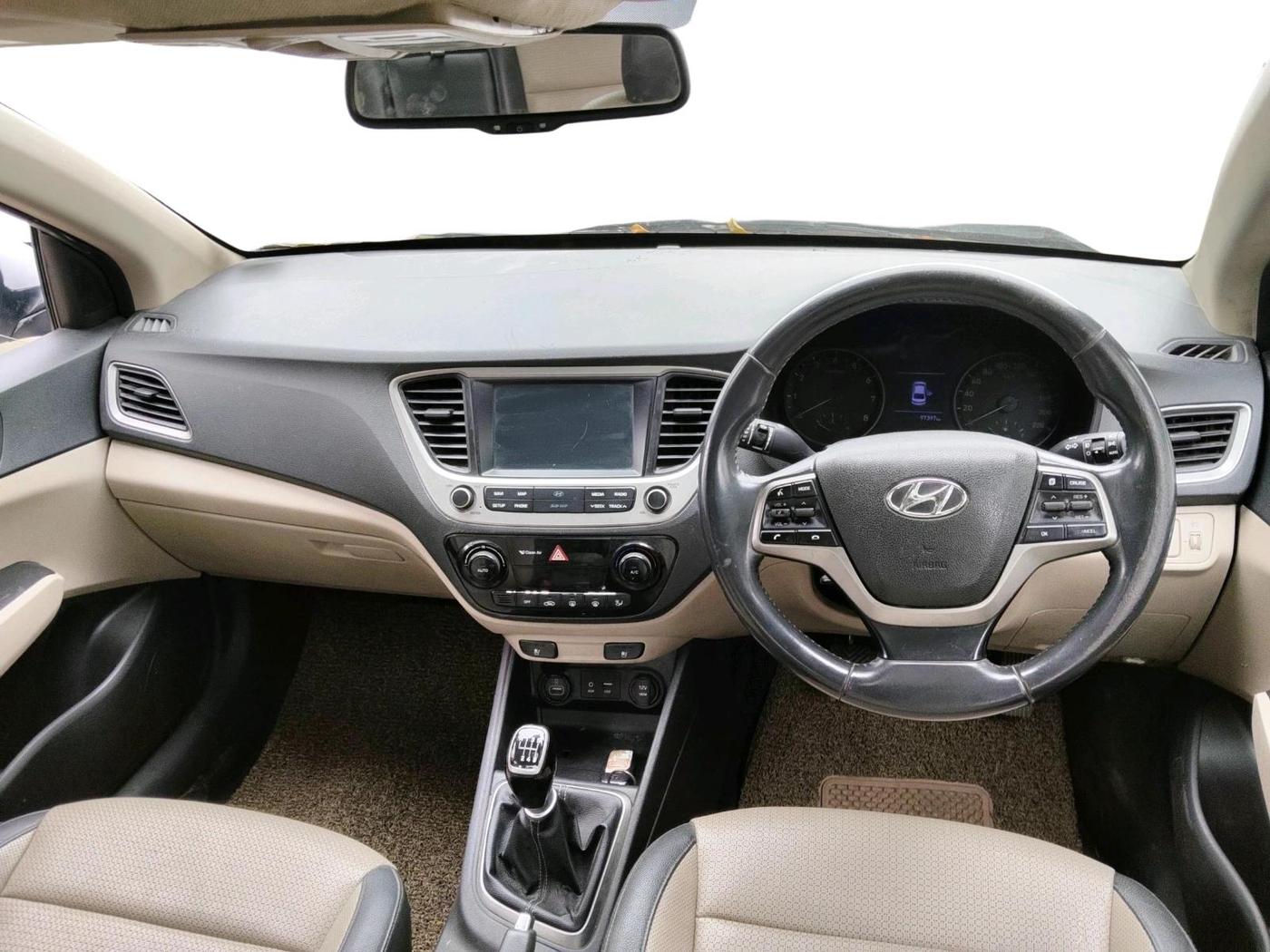 2017 Hyundai Verna 1.6 VTVT SX (O), Petrol, Manual, 97,397 km, interior