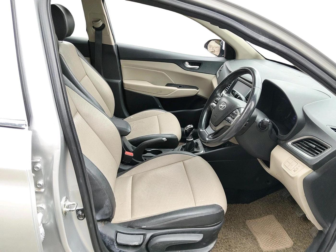 2017 Hyundai Verna 1.6 VTVT SX (O), Petrol, Manual, 97,397 km, interior