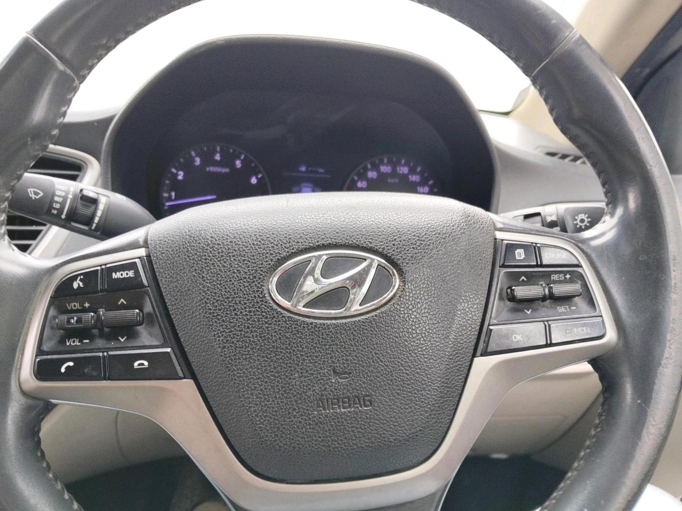 2017 Hyundai Verna 1.6 VTVT SX (O), Petrol, Manual, 97,397 km, interior