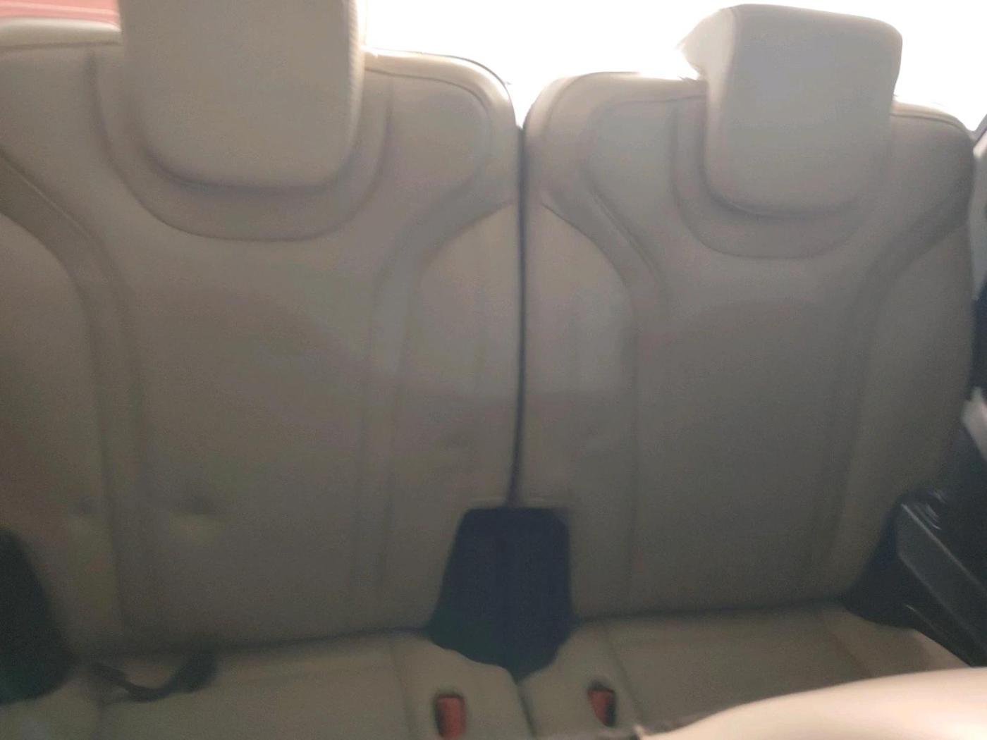 2022 Mahindra XUV700 AX 7 LUXURY D AT 7 STR, Diesel, Automatic, 48,801 km, interior