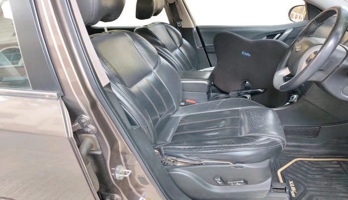 2017 Mahindra XUV500 W10, Diesel, Manual, 2,08,283 km, interior