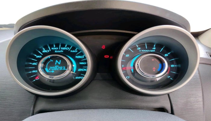 2017 Mahindra XUV500 W10, Diesel, Manual, 2,08,283 km, interior