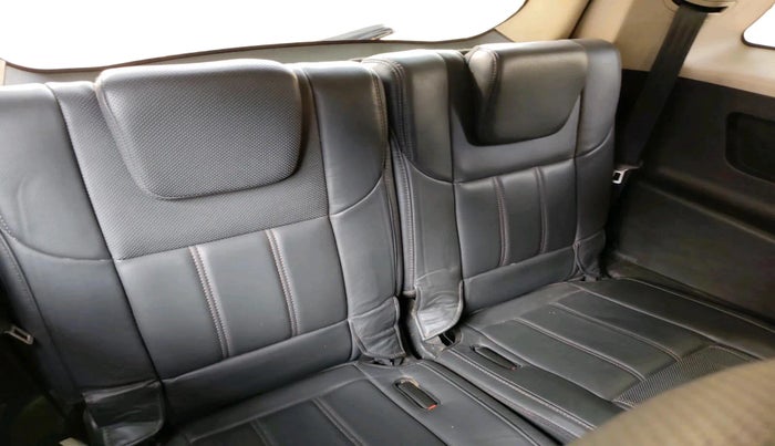 2017 Mahindra XUV500 W10, Diesel, Manual, 2,08,283 km, interior