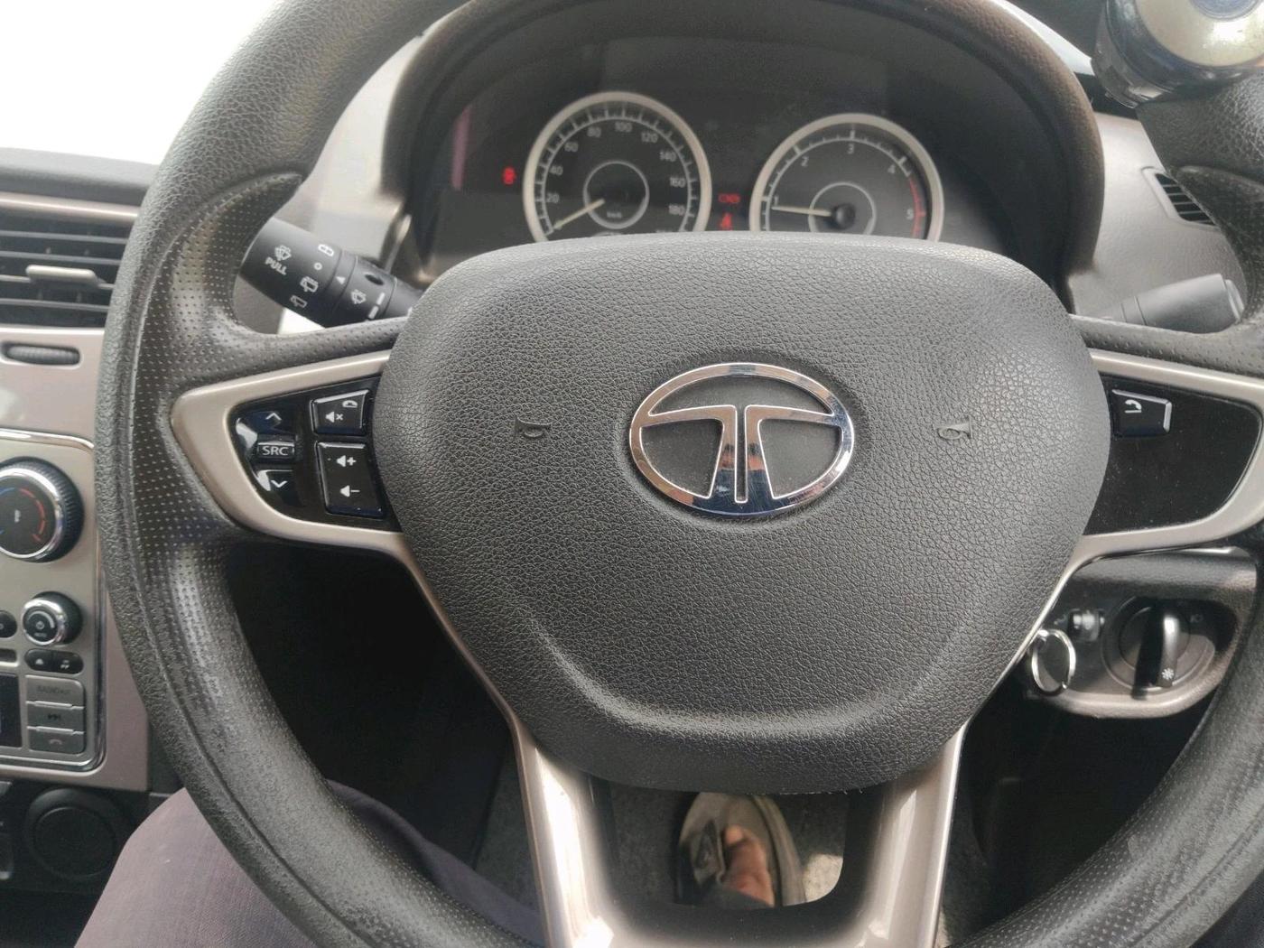 2016 Tata Safari Storme 2.2 EX 4X2, Diesel, Manual, 88,079 km, interior