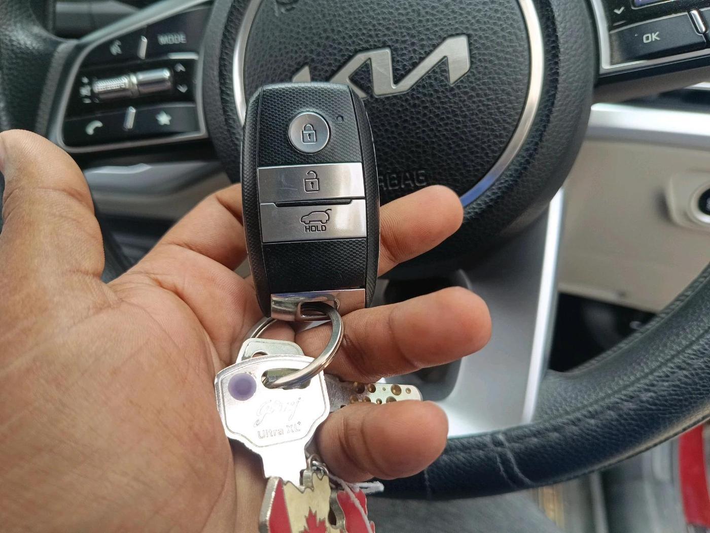 2022 KIA CARENS PRESTIGE PLUS 1.4 PETROL DCT 7 STR, Petrol, Automatic, 9,623 km, interior