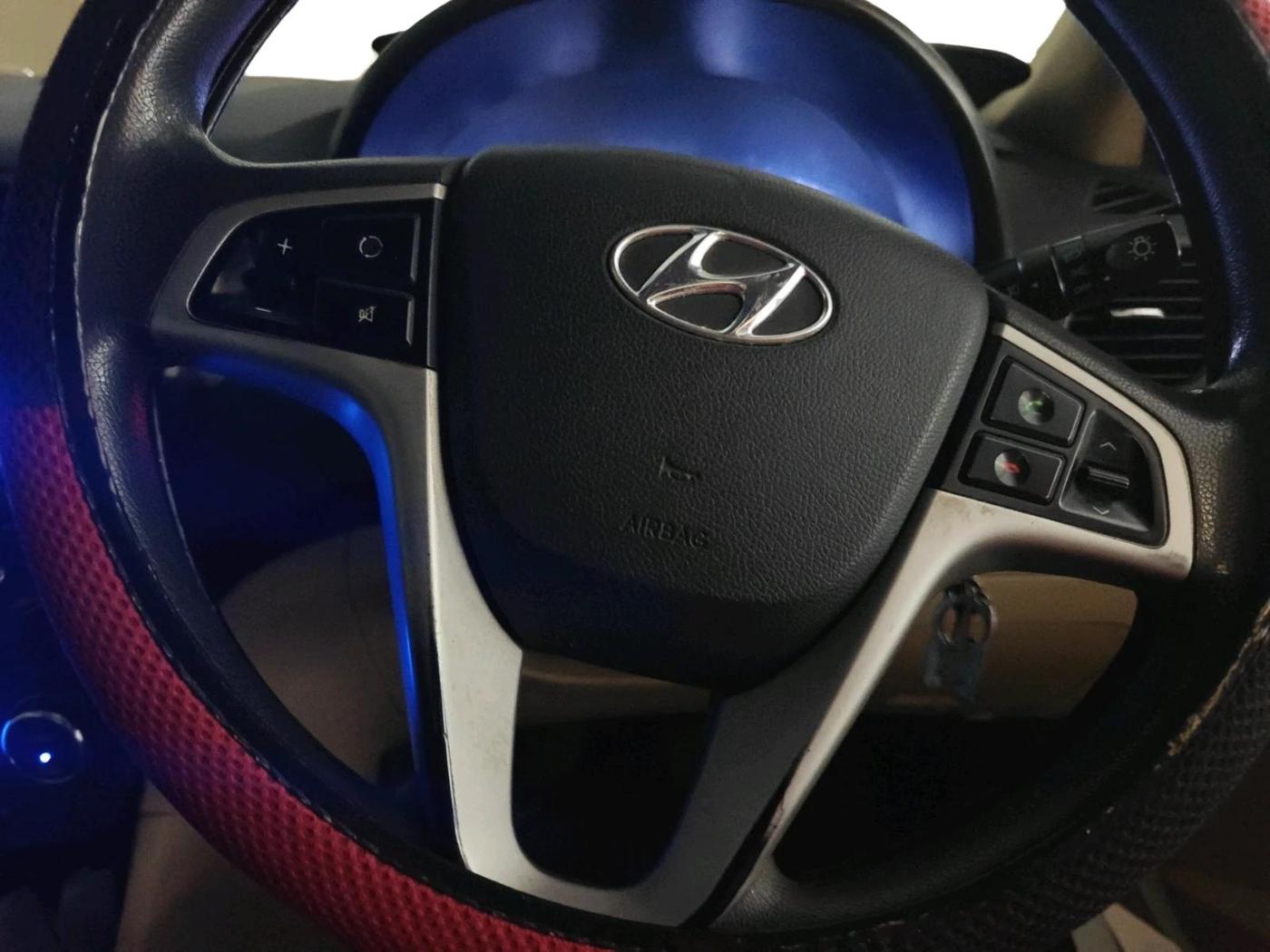2012 Hyundai Verna FLUIDIC 1.6 CRDI SX, Diesel, Manual, 1,01,638 km, interior
