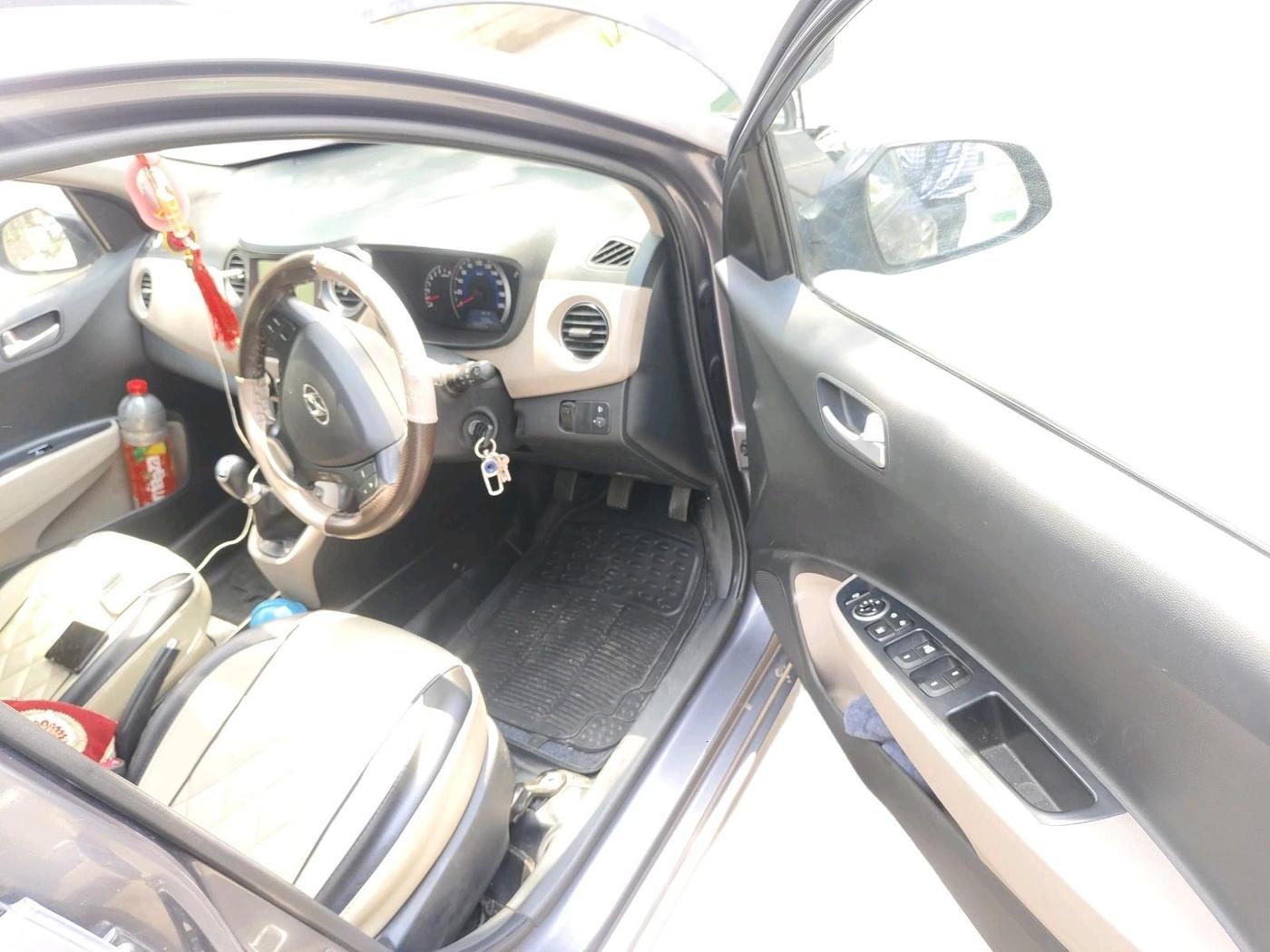 2018 Hyundai Grand i10 SPORTZ 1.2 KAPPA VTVT, Petrol, Manual, 1,26,598 km, interior