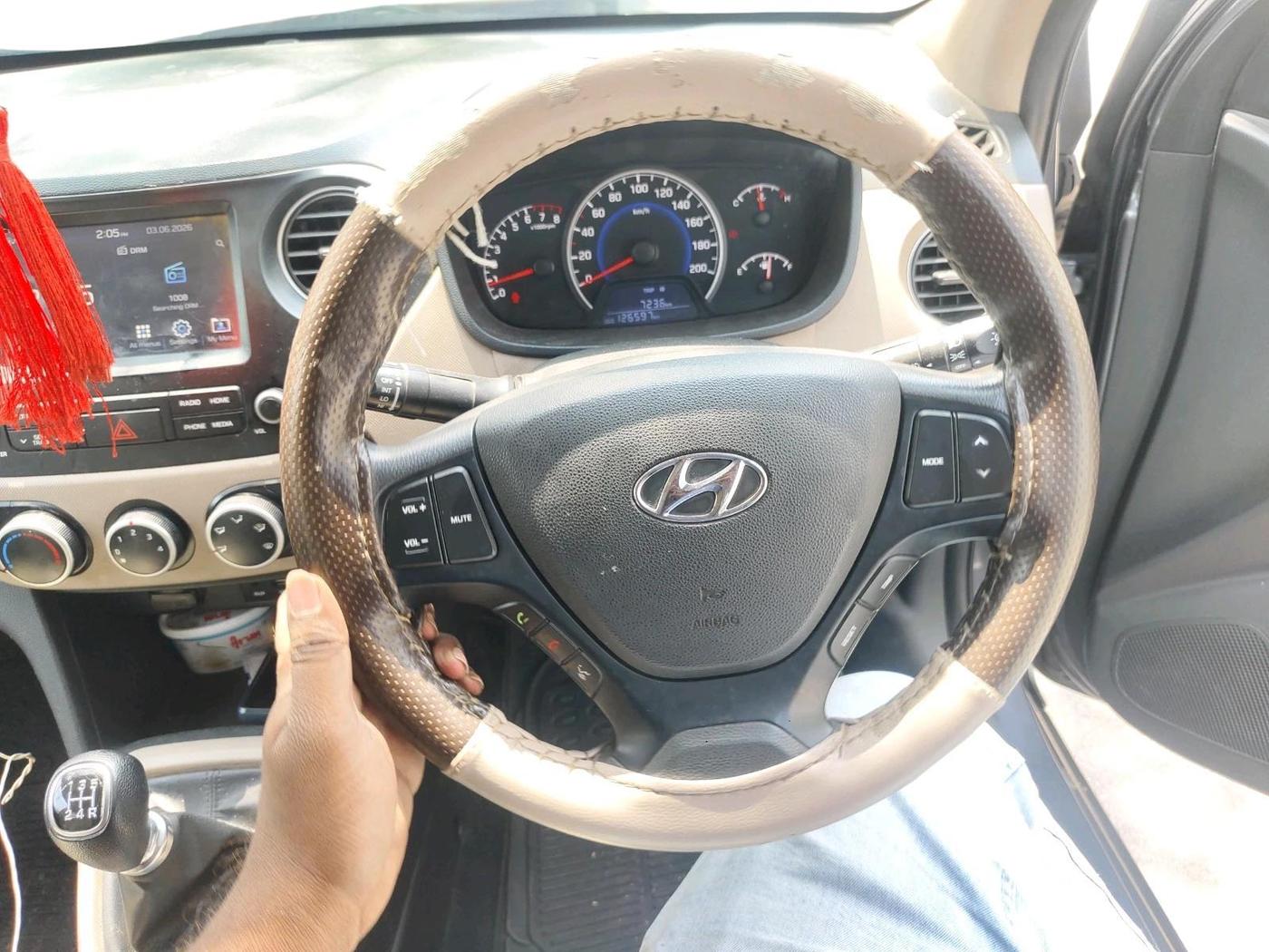 2018 Hyundai Grand i10 SPORTZ 1.2 KAPPA VTVT, Petrol, Manual, 1,26,598 km, interior