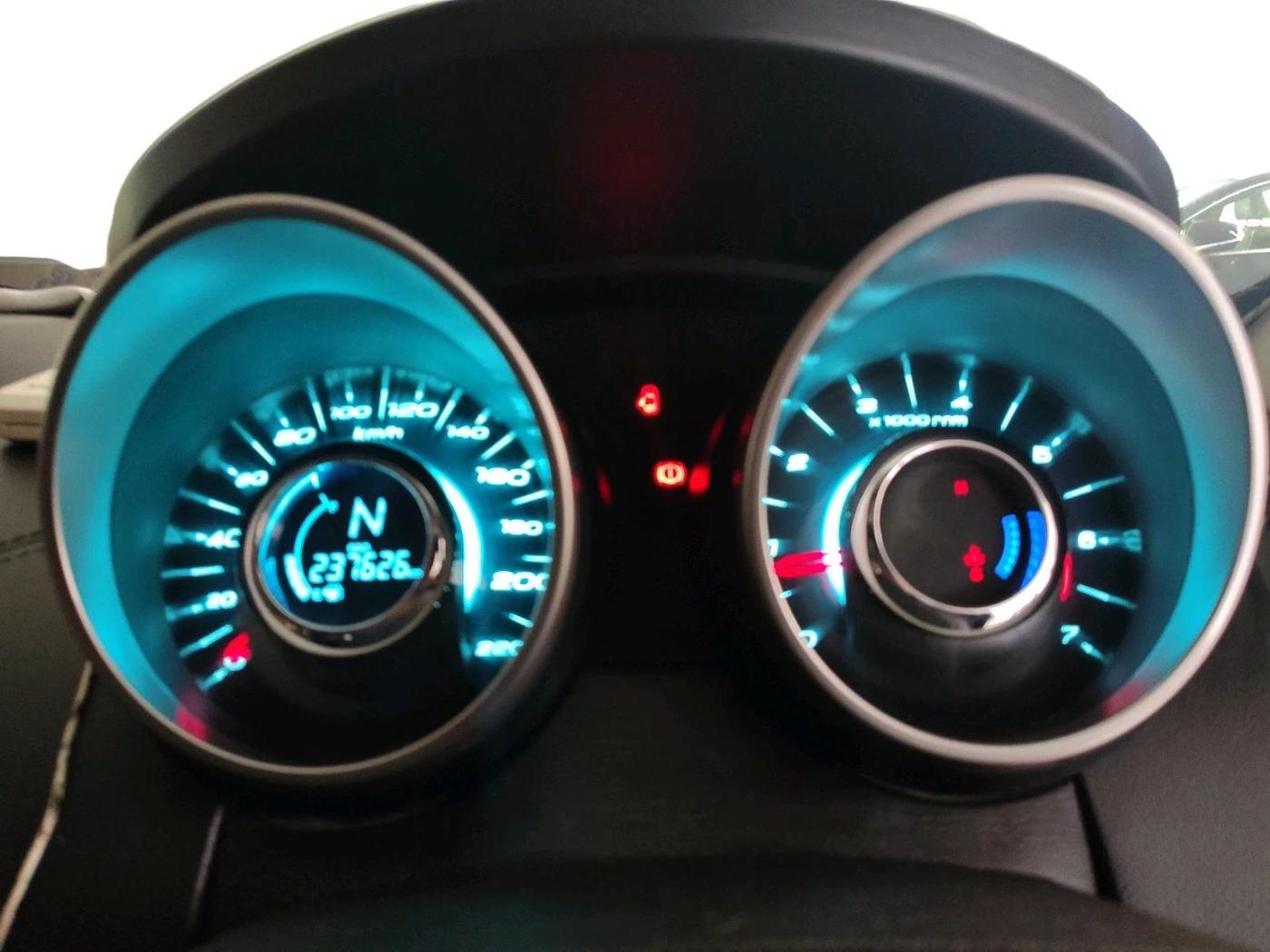 2019 Mahindra XUV500 W11, Diesel, Manual, 2,37,626 km, interior