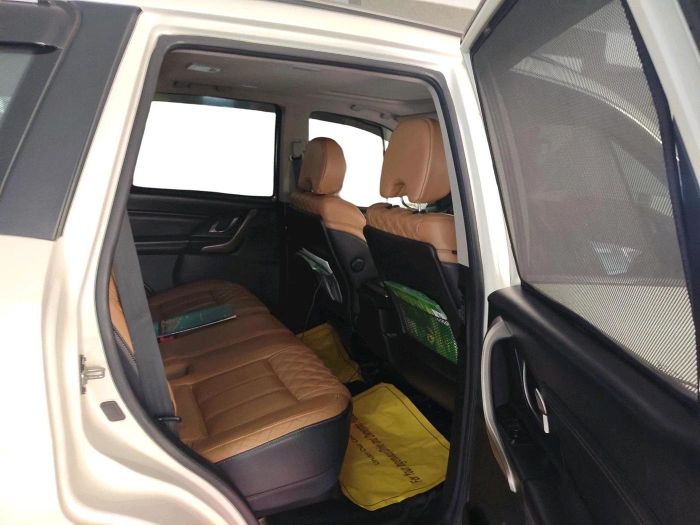 2019 Mahindra XUV500 W11, Diesel, Manual, 2,37,626 km, interior