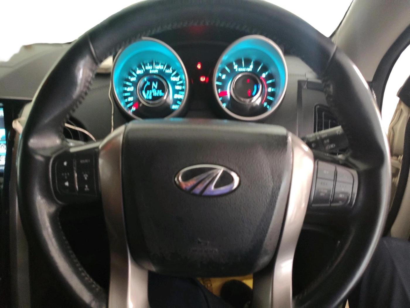 2019 Mahindra XUV500 W11, Diesel, Manual, 2,37,626 km, interior