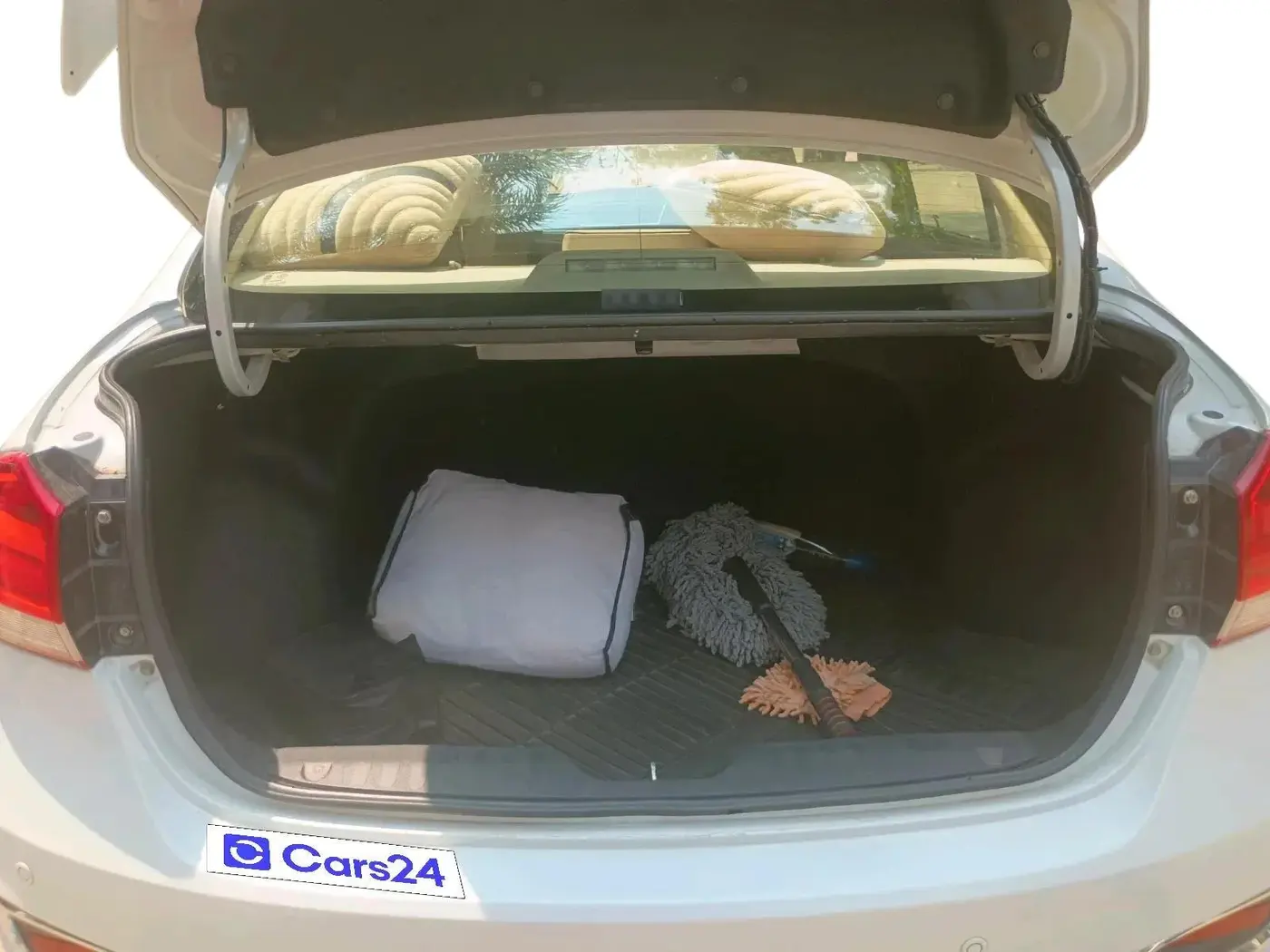 2021 Maruti Ciaz ALPHA  AT 1.5 SHVS PETROL, Petrol, Automatic, 36,575 km, exterior