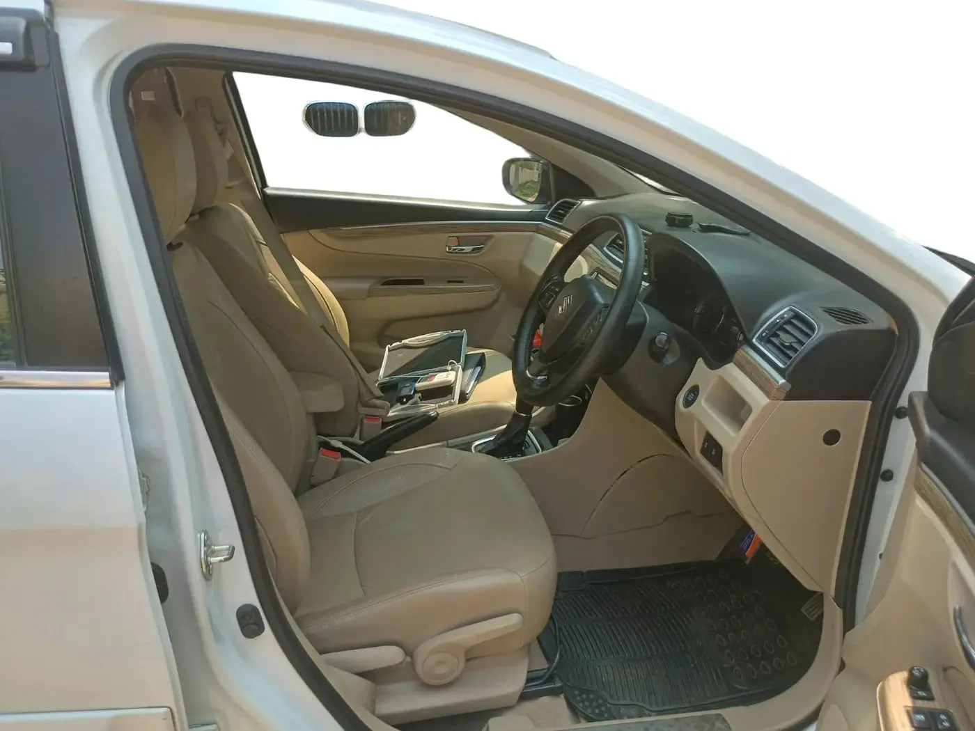2021 Maruti Ciaz ALPHA  AT 1.5 SHVS PETROL, Petrol, Automatic, 36,575 km, interior