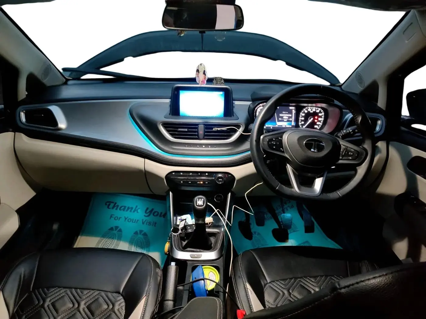 2024 Tata ALTROZ XZ + SUNROOF, Petrol, Manual, 17,200 km, interior