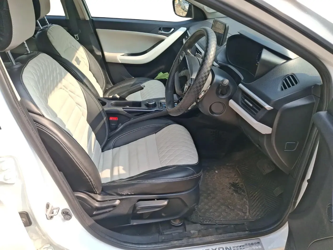 2024 Tata NEXON CREATIVE  AMT 1.2 PETROL, Petrol, Automatic, 26,677 km, interior