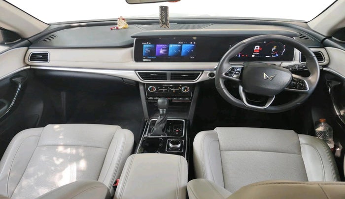 2023 Mahindra XUV700 AX 7 LUXURY D AT 7 STR, Diesel, Automatic, 58,087 km, interior