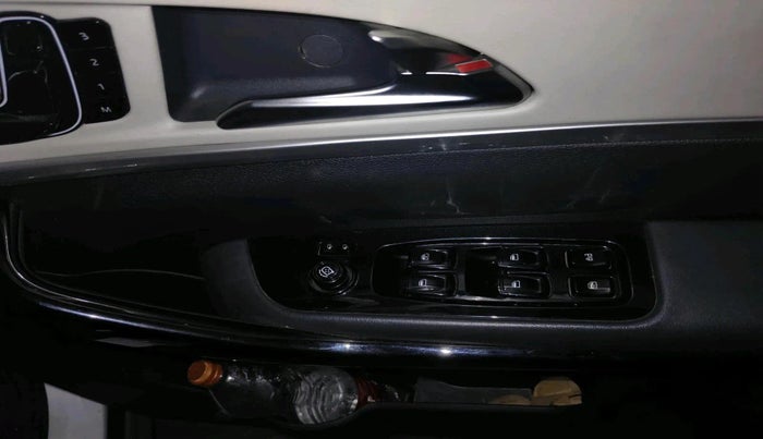 2023 Mahindra XUV700 AX 7 LUXURY D AT 7 STR, Diesel, Automatic, 58,087 km, interior