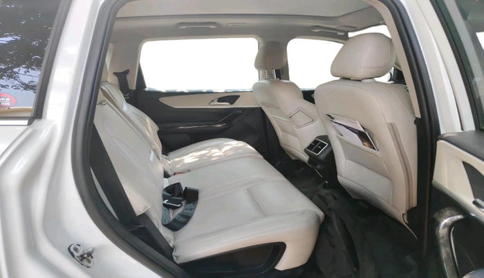 2023 Mahindra XUV700 AX 7 LUXURY D AT 7 STR, Diesel, Automatic, 58,087 km, interior