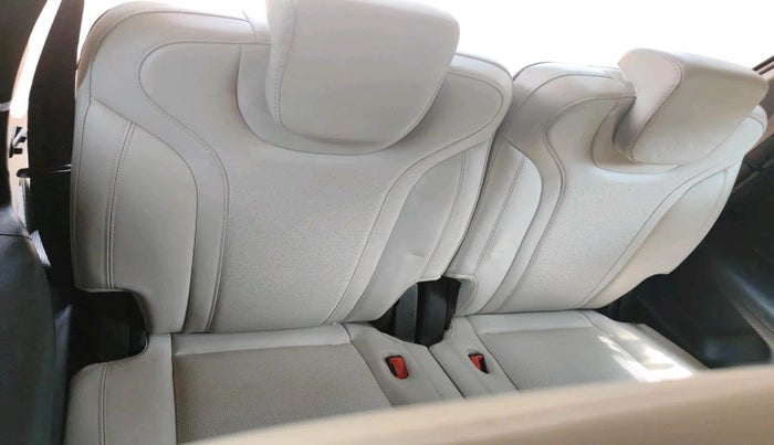 2023 Mahindra XUV700 AX 7 LUXURY D AT 7 STR, Diesel, Automatic, 58,087 km, interior