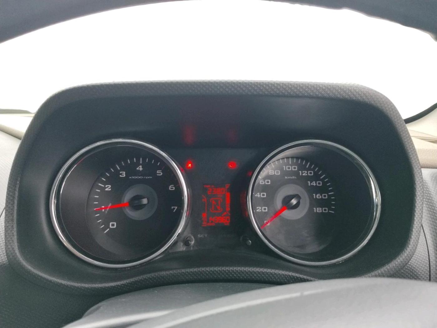 2017 Mahindra TUV300 T8 DUAL TONE, Diesel, Manual, 1,43,960 km, interior