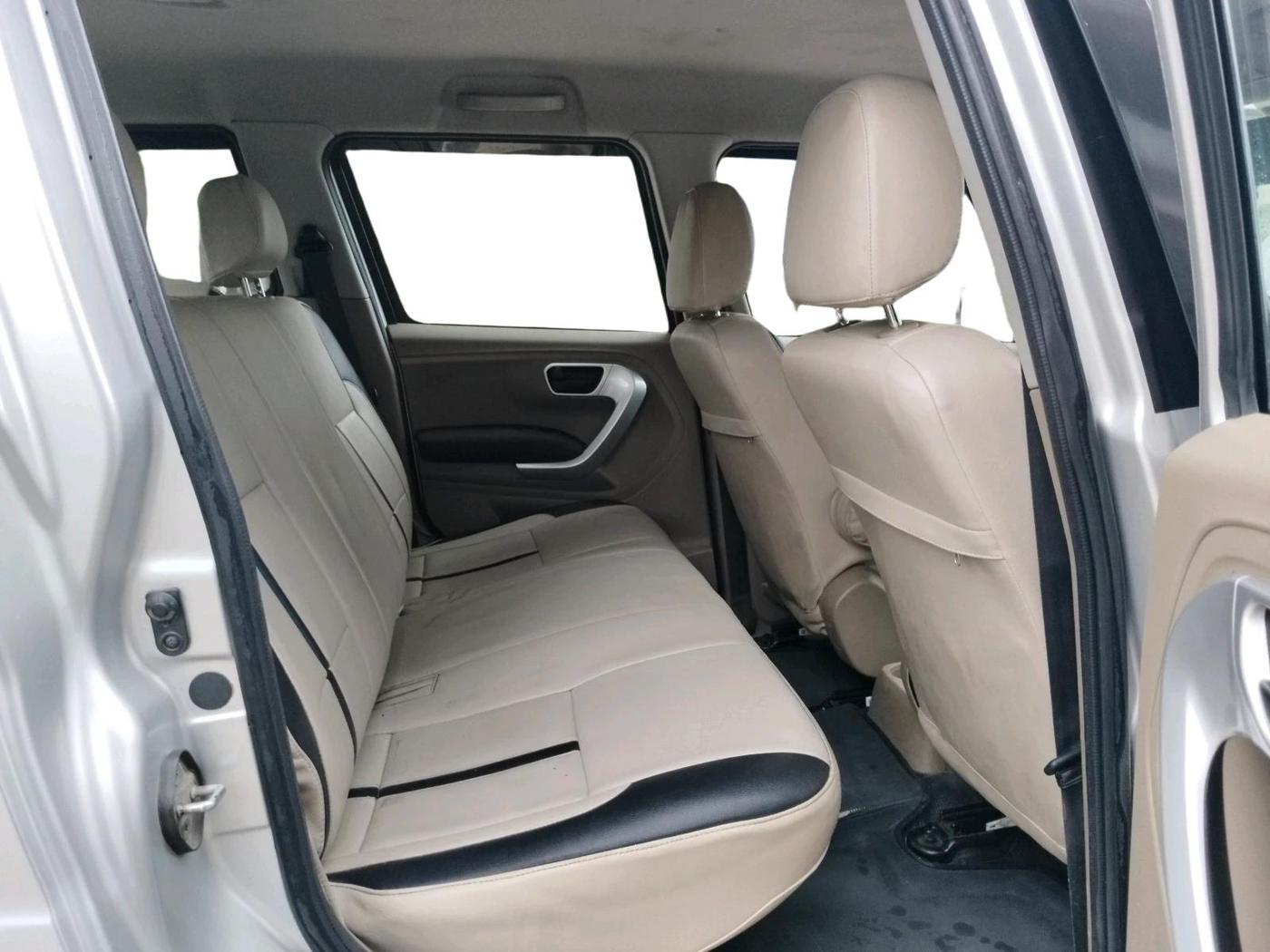 2017 Mahindra TUV300 T8 DUAL TONE, Diesel, Manual, 1,43,960 km, interior