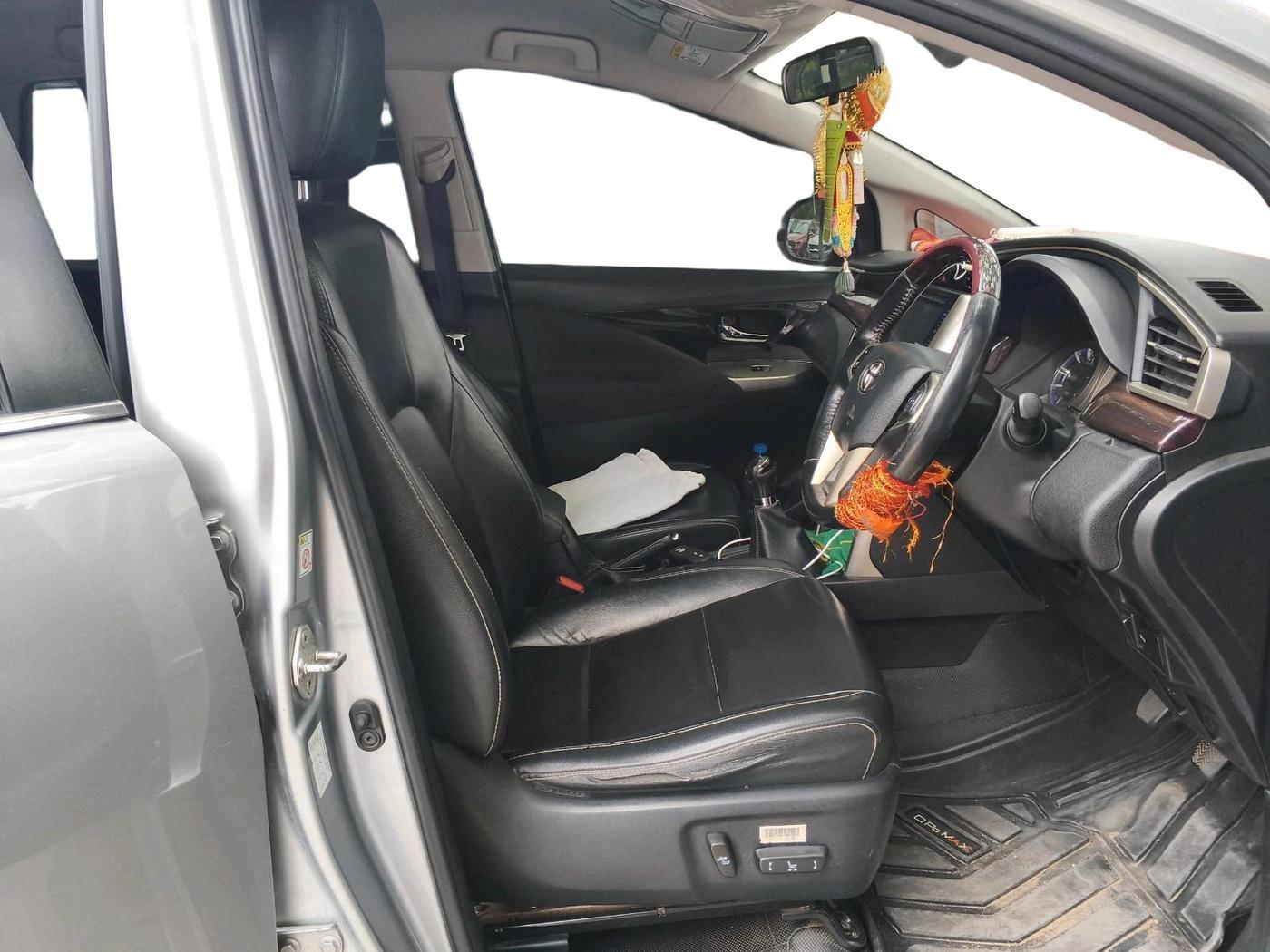 2017 Toyota Innova Crysta 2.4 ZX 7 STR, Diesel, Manual, 2,52,984 km, interior