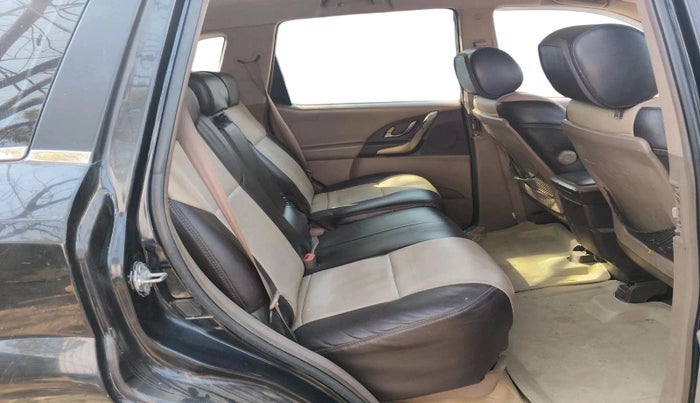 2013 Mahindra XUV500 W8, Diesel, Manual, 1,59,504 km, interior
