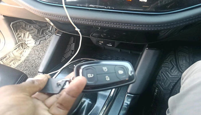 2024 Tata Safari ADVENTURE PLUS DARK EDITION AT, Diesel, Automatic, 19,489 km, interior