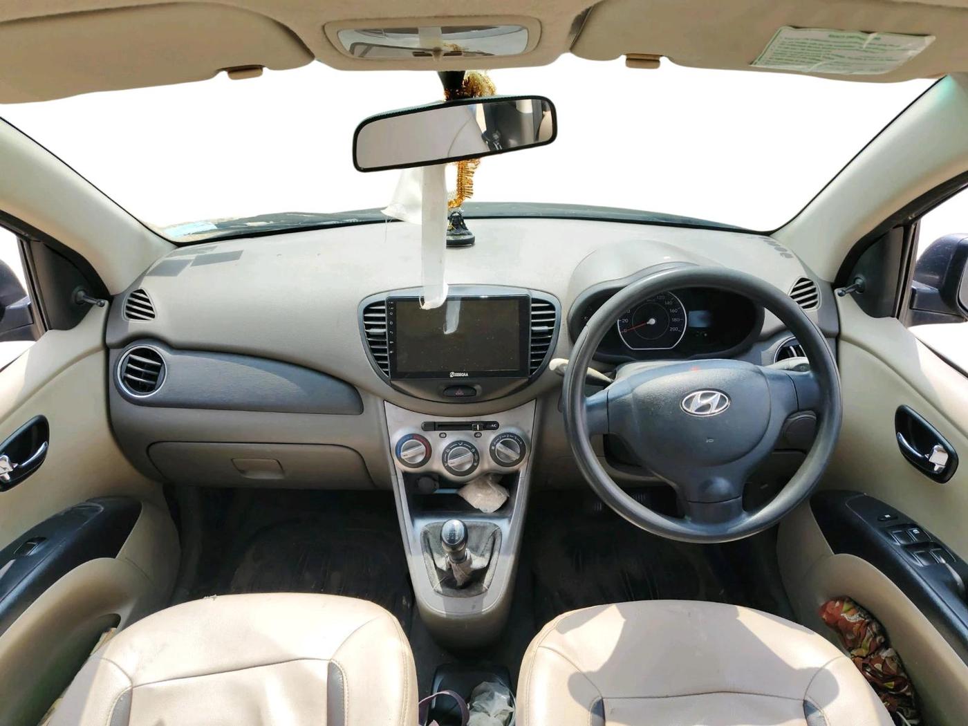 2012 Hyundai i10 MAGNA 1.1 LPG, Petrol, Manual, 1,14,105 km, interior