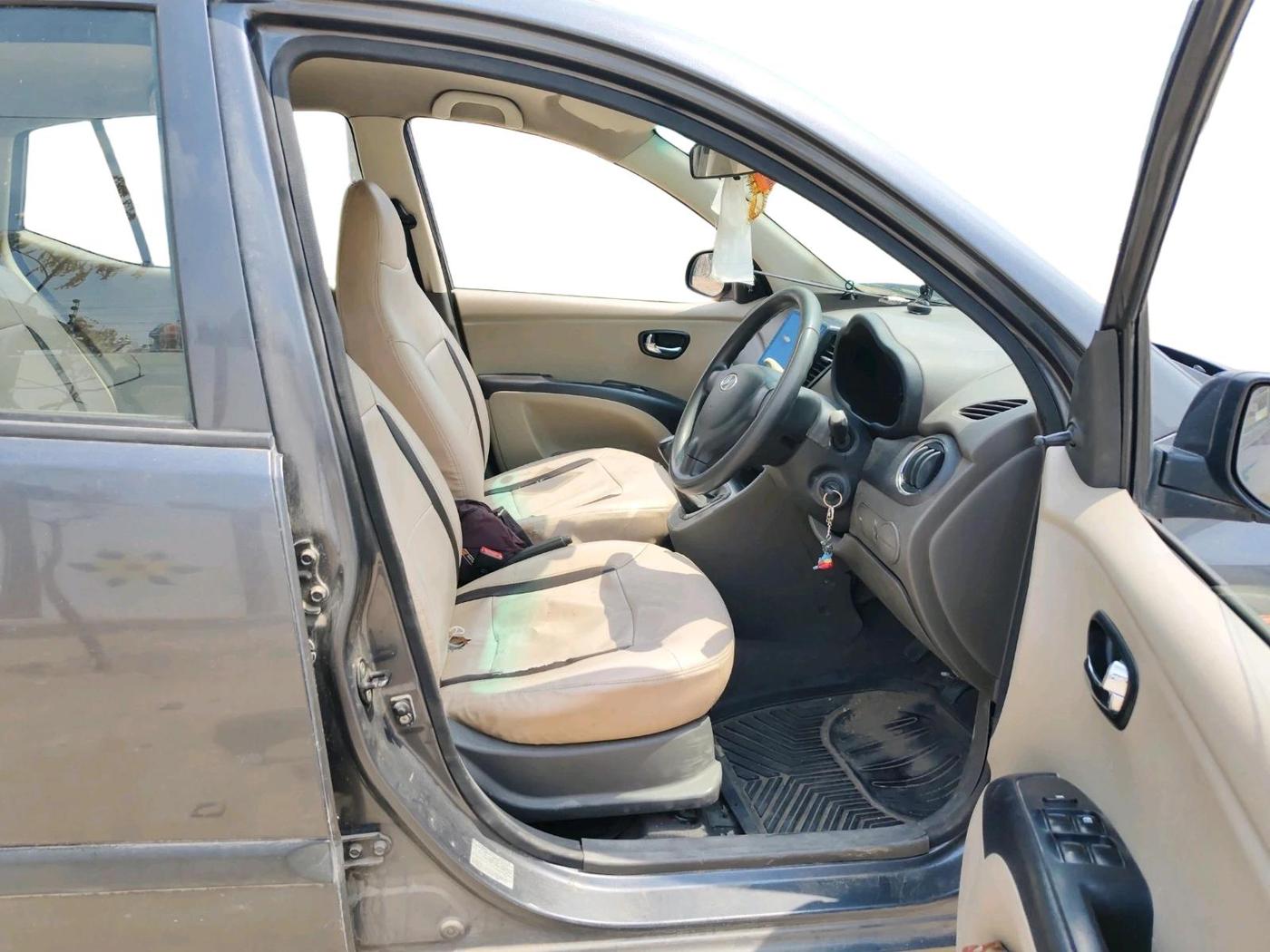 2012 Hyundai i10 MAGNA 1.1 LPG, Petrol, Manual, 1,14,105 km, interior