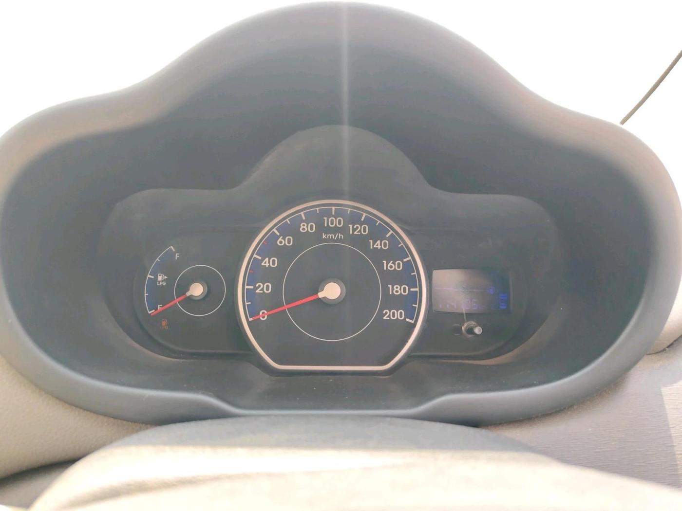 2012 Hyundai i10 MAGNA 1.1 LPG, Petrol, Manual, 1,14,105 km, interior