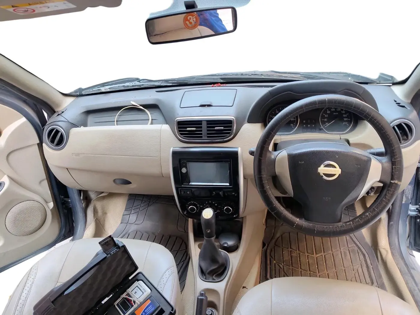 2014 Nissan Terrano XL D PLUS, Diesel, Manual, 1,84,000 km, interior