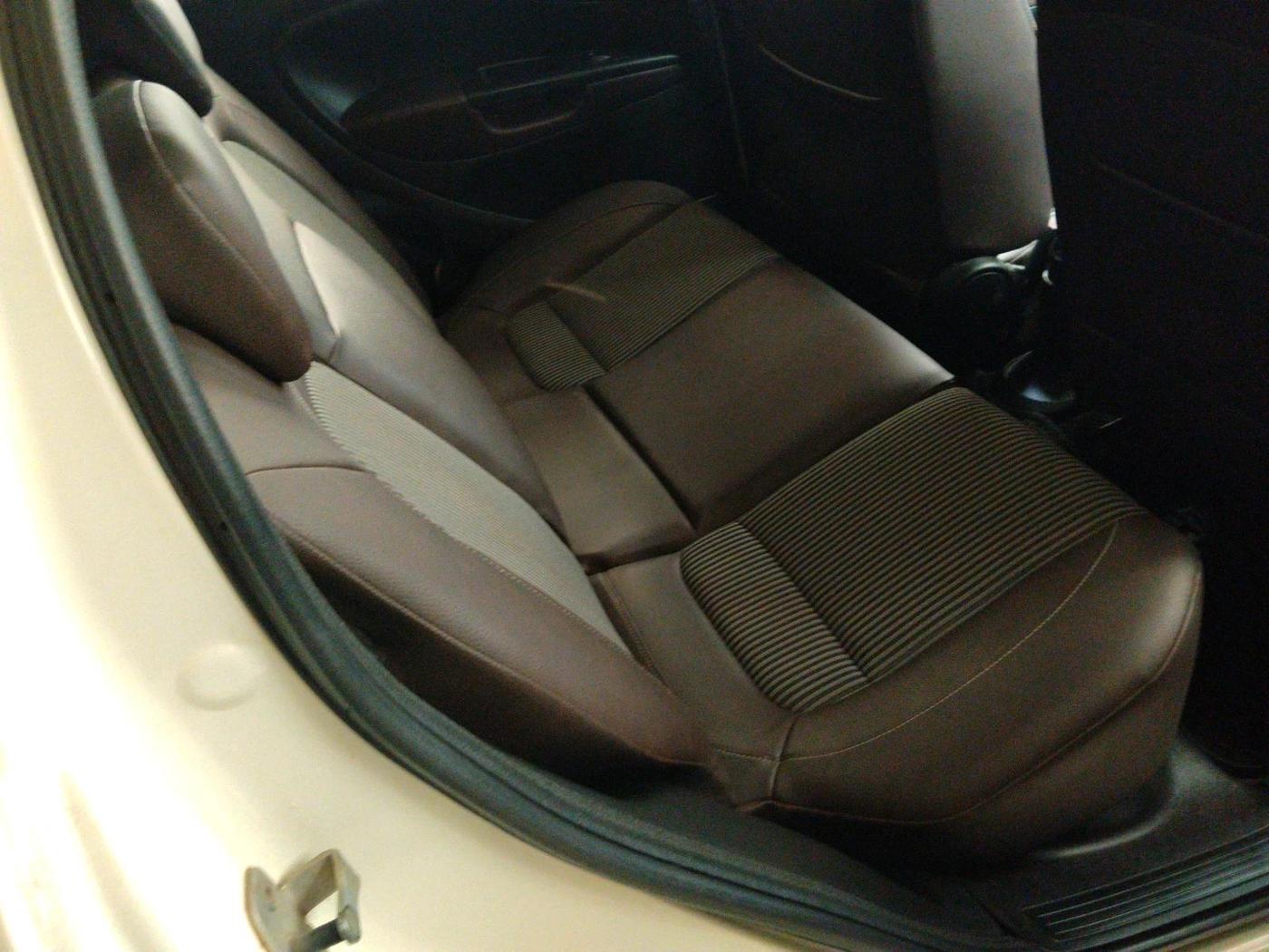 2014 Fiat Avventura EMOTION MULTIJET 1.3, Diesel, Manual, 1,17,993 km, interior