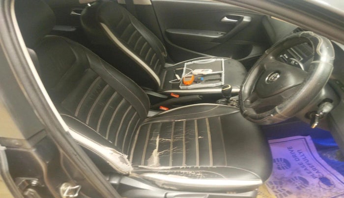 2016 Volkswagen Polo COMFORTLINE 1.5L, Diesel, Manual, 2,65,256 km, interior