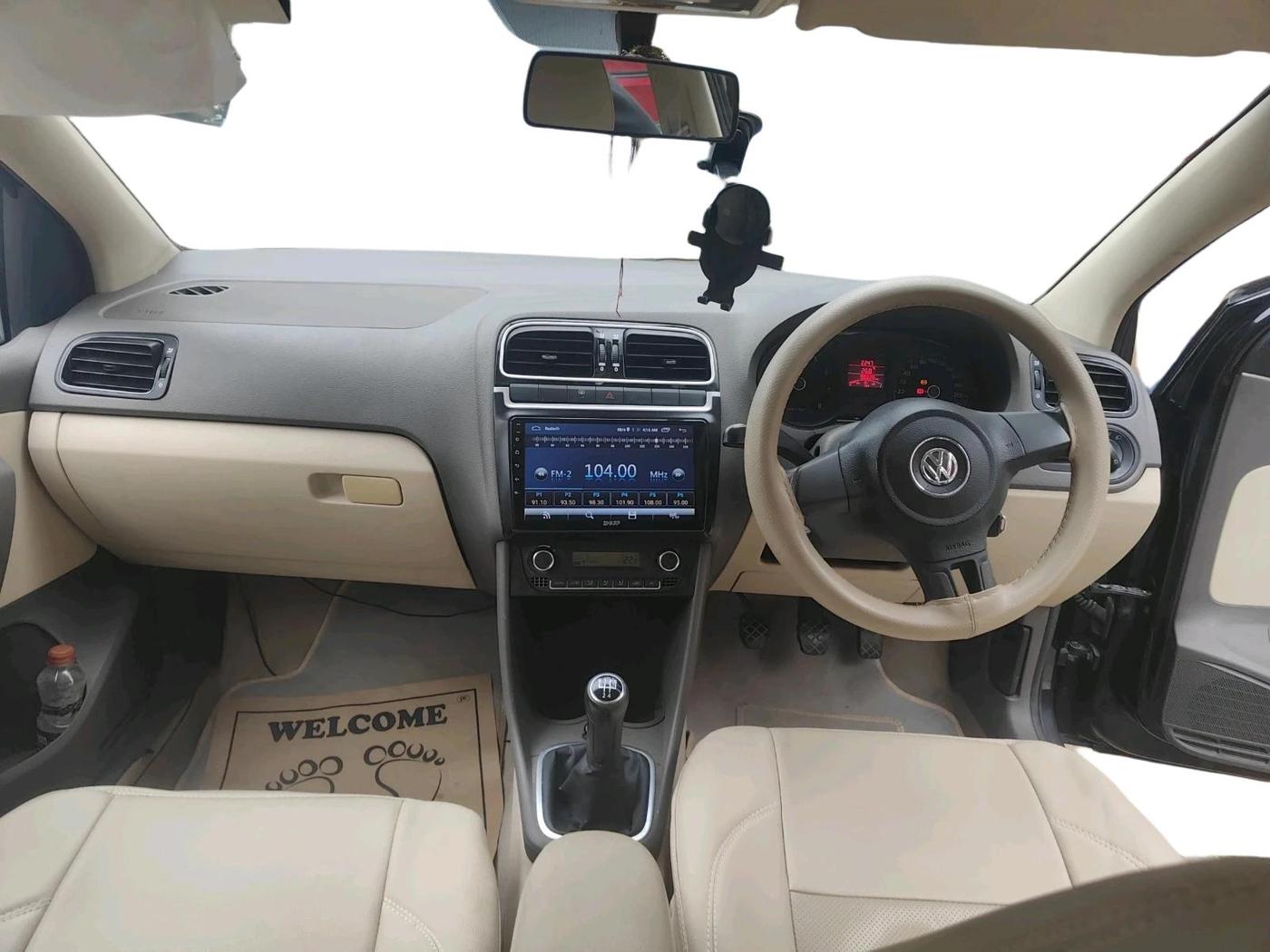 2011 Volkswagen Vento HIGHLINE 1.6 MPI, Petrol, Manual, 98,826 km, interior