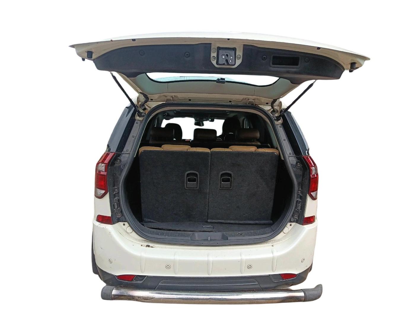 2018 Mahindra XUV500 W11, Diesel, Manual, 1,18,671 km, exterior