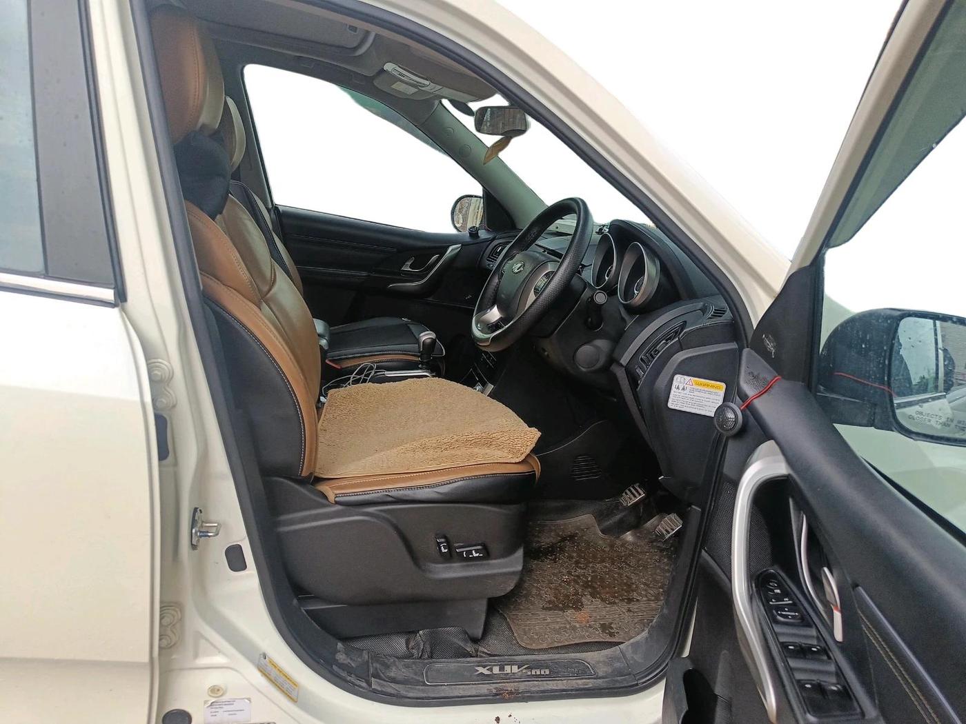 2018 Mahindra XUV500 W11, Diesel, Manual, 1,18,671 km, interior