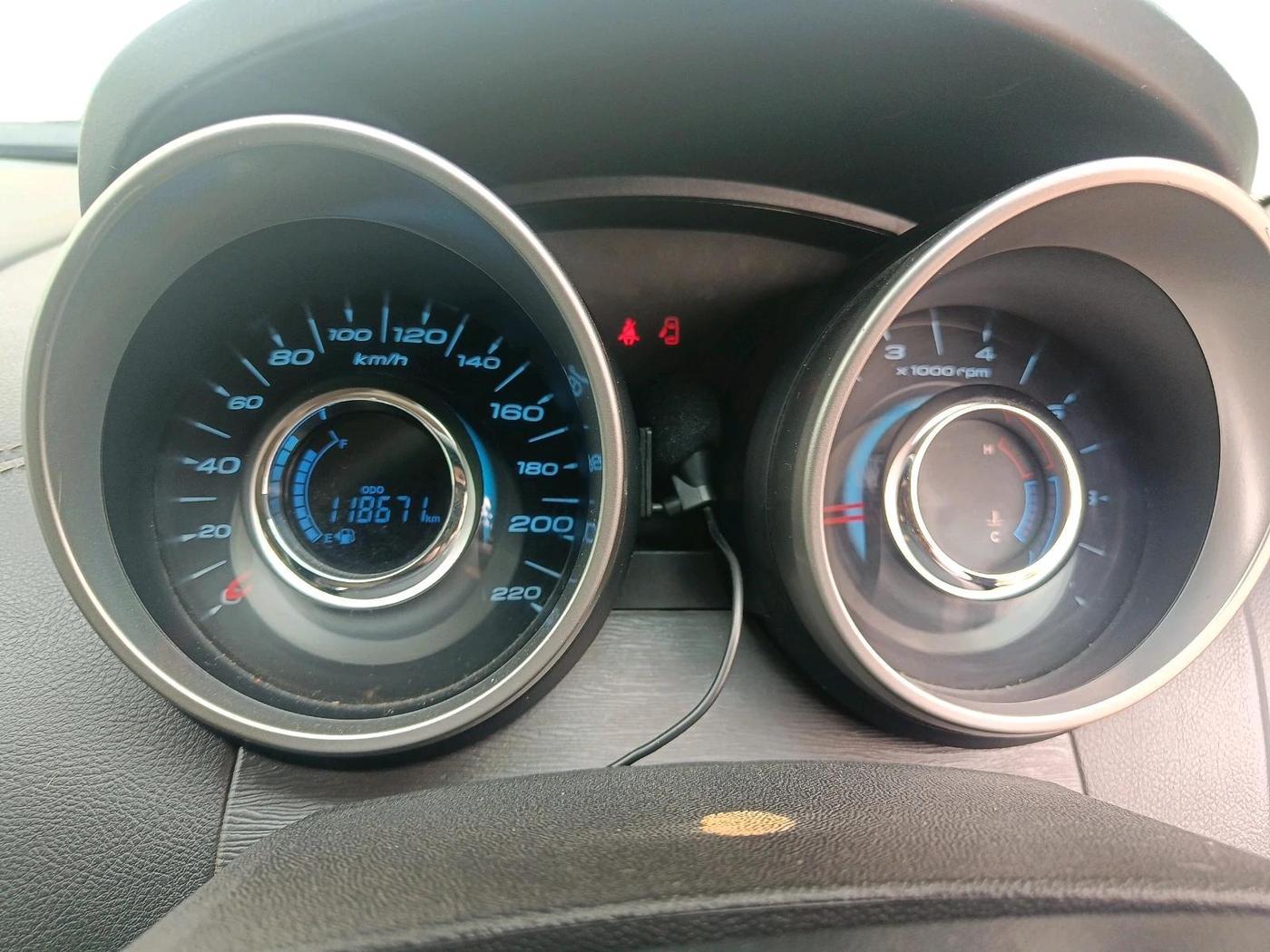 2018 Mahindra XUV500 W11, Diesel, Manual, 1,18,671 km, interior
